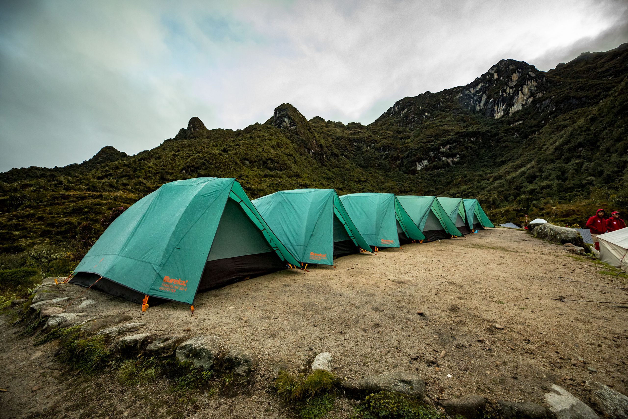 _S7A7214 Row of tents in mountainous landscape
